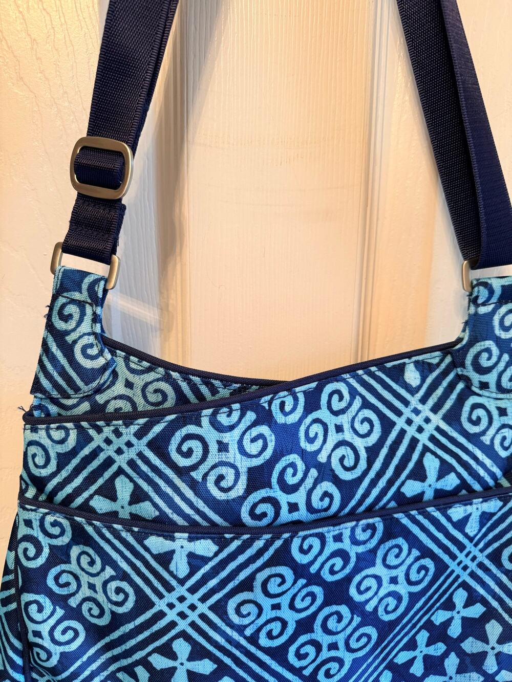 Vera Bradley Slim Crossbody Tote/Purse in retired Cuban Tiles pattern. NWOT